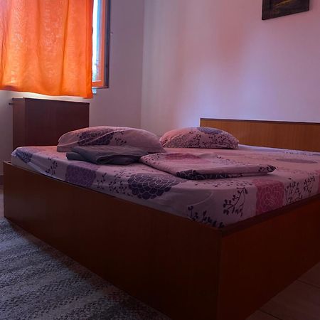 הוילה בוקרשט Quiet Garden 1St Floor מראה חיצוני תמונה